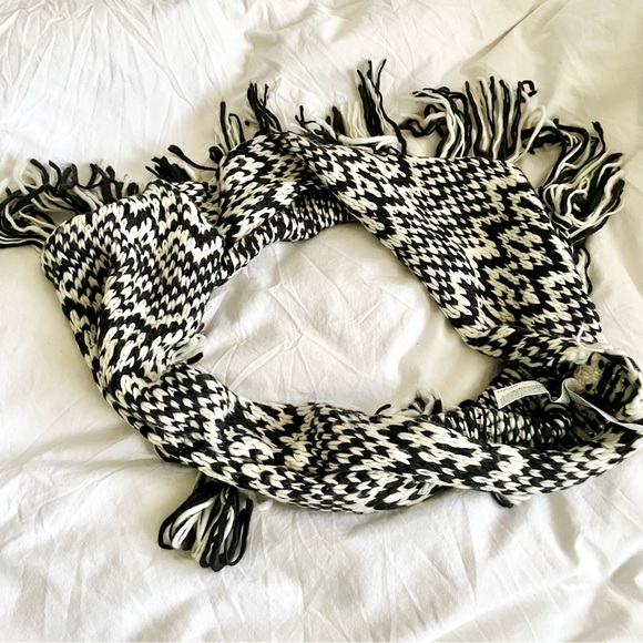 FOREVER 21 One Size Fits All Chunky Knit Ivory Infinity Scarf Fringe Winter OS - Picture 3 of 6